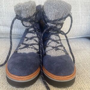 Tommy Hilfiger Women’s faux fur tongue ankle boots size 7.5 Navy Blue. Pre-owned